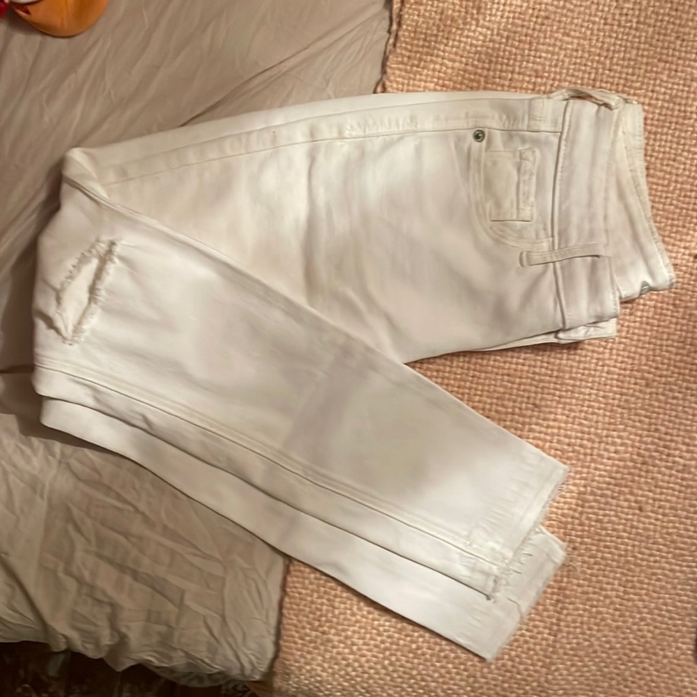 Old Navy skinny jeans with one rip on the knee, white